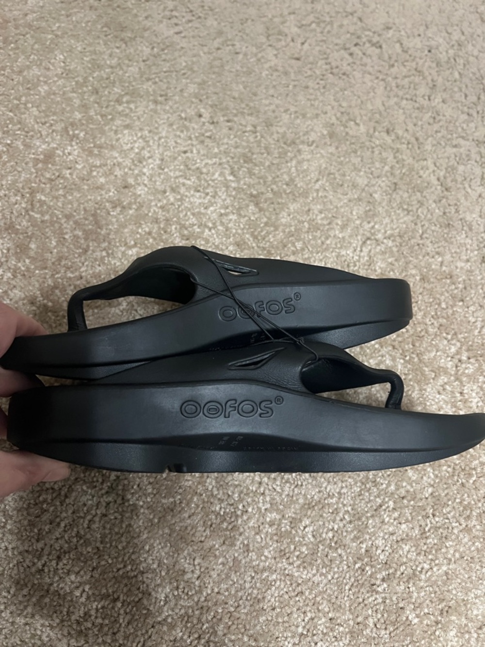 OOFOS Black Women's Recovery Foam Thong Sandals - Picture 4 of 7